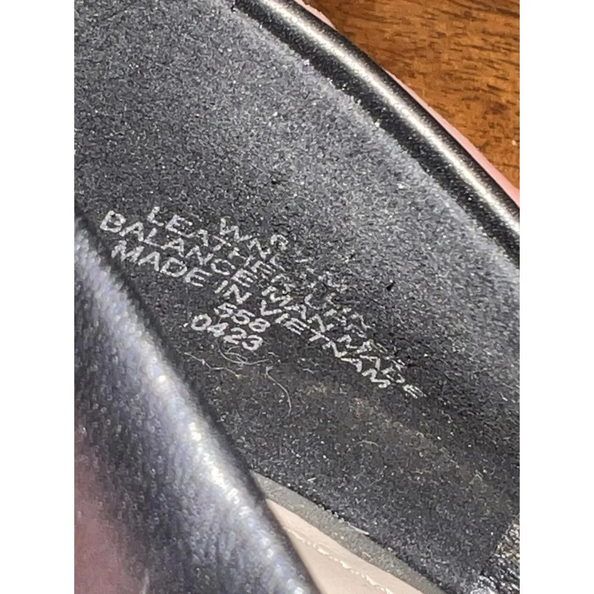 Nine West Lallin Black Leather Pointed Toe Flats 6.5 Gold Heel EUC - Image 7