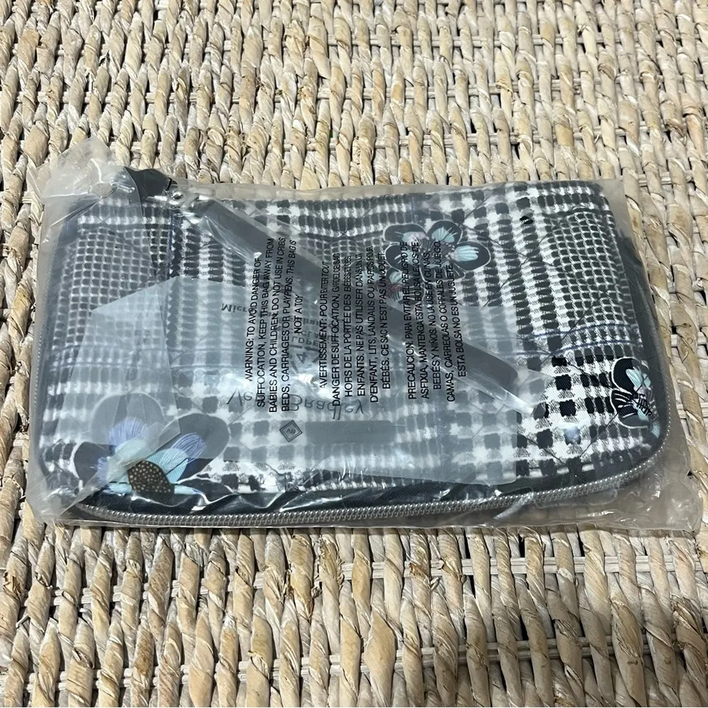 Vera Bradley RFID Wristlet Purse On The Go in Bedford Plaid New Floral - Image 4