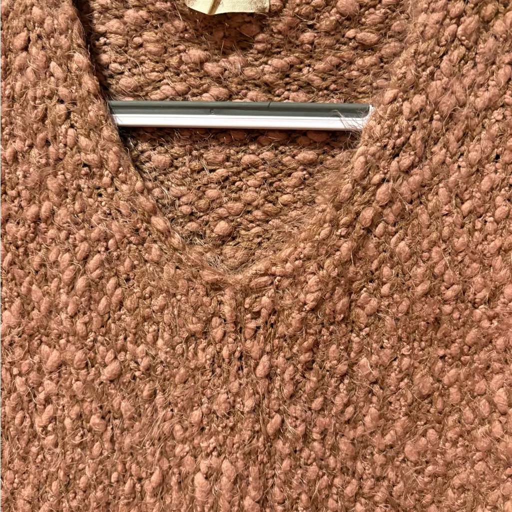 Alterd State Dusty Rose Fuzzy Eyelash Sweater
Women's S/M Rose' Mauve Oversized - Image 3