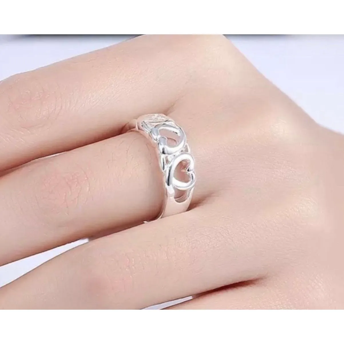 Brand New Womens Boutique Silver Plated Connected Hearts Heart Band Ring - Image 4