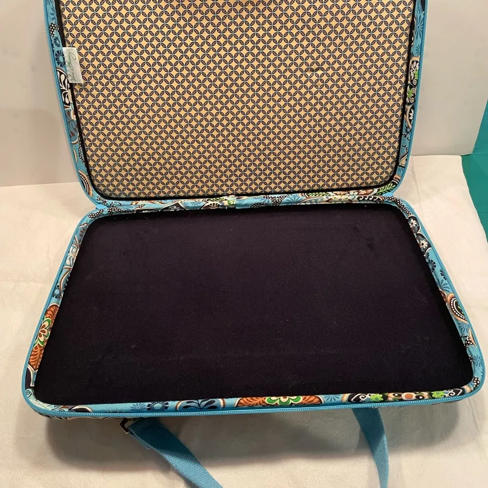 Vera Bradley : Paisley Retired Pattern Hard Shell Zippered Laptop Case w/strap - Image 8