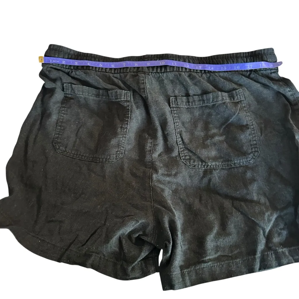 Old Navy Women's Black Linen Blend Shorts - Image 4
