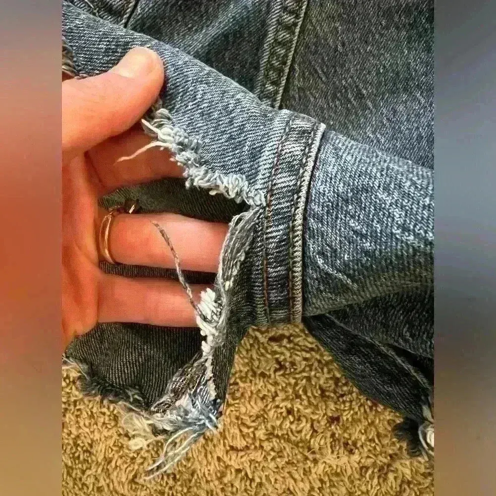 Levi’s 501 Cut off jean shorts Torn up bottom Levi’s 31 waist - Image 10