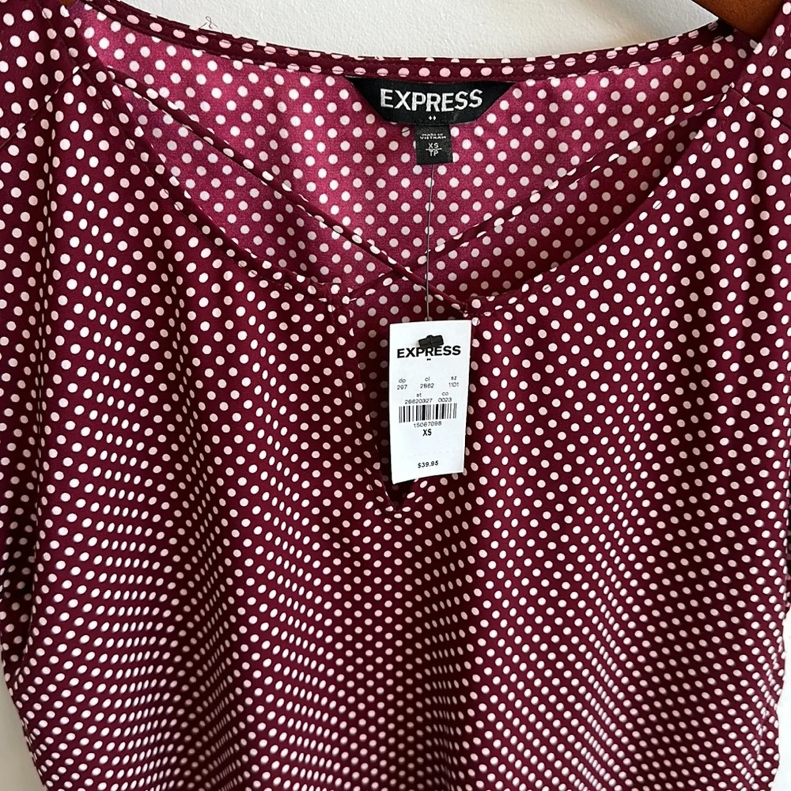 NWT Express Burgundy White Cap Sleeve Polka Dot Blouse Size Women's XS - Image 3