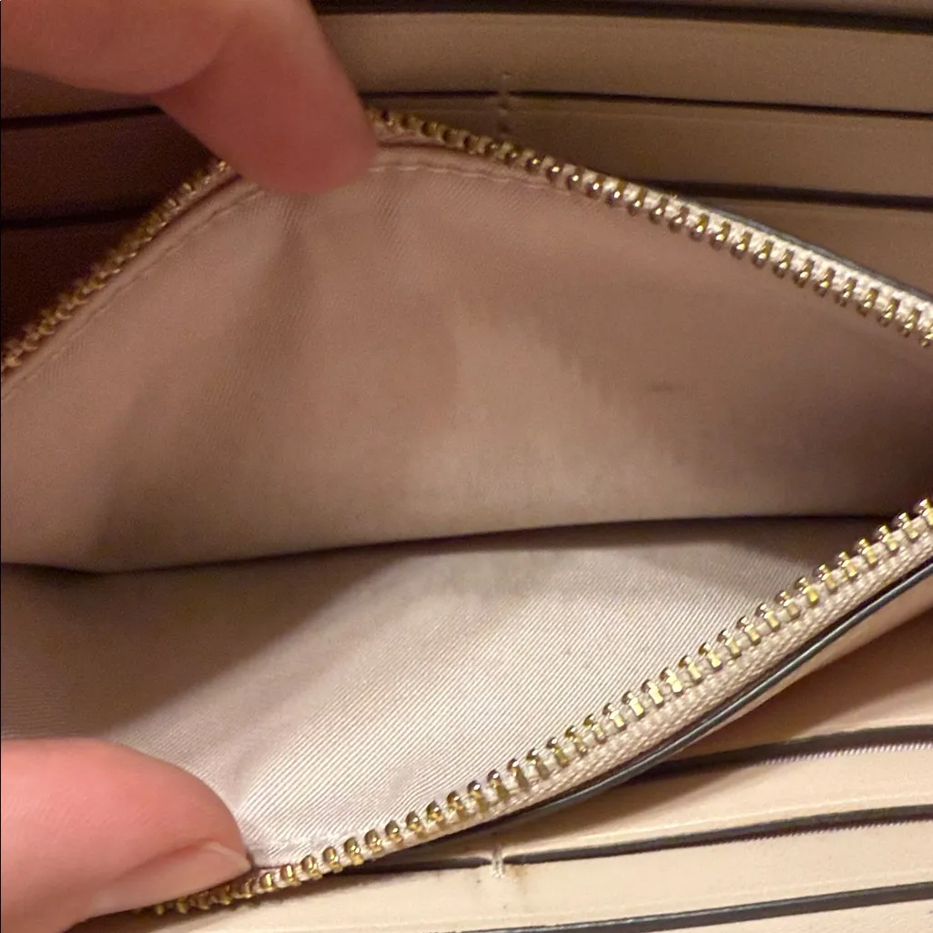 Tory Burch Quilted Beige and Light Blue Wallet - Image 4