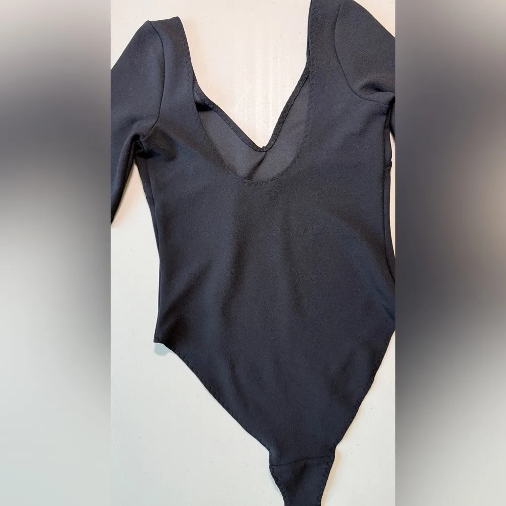 H&M Gray Bodysuit with Deep V-Neck and Short Sleeves - Image 4