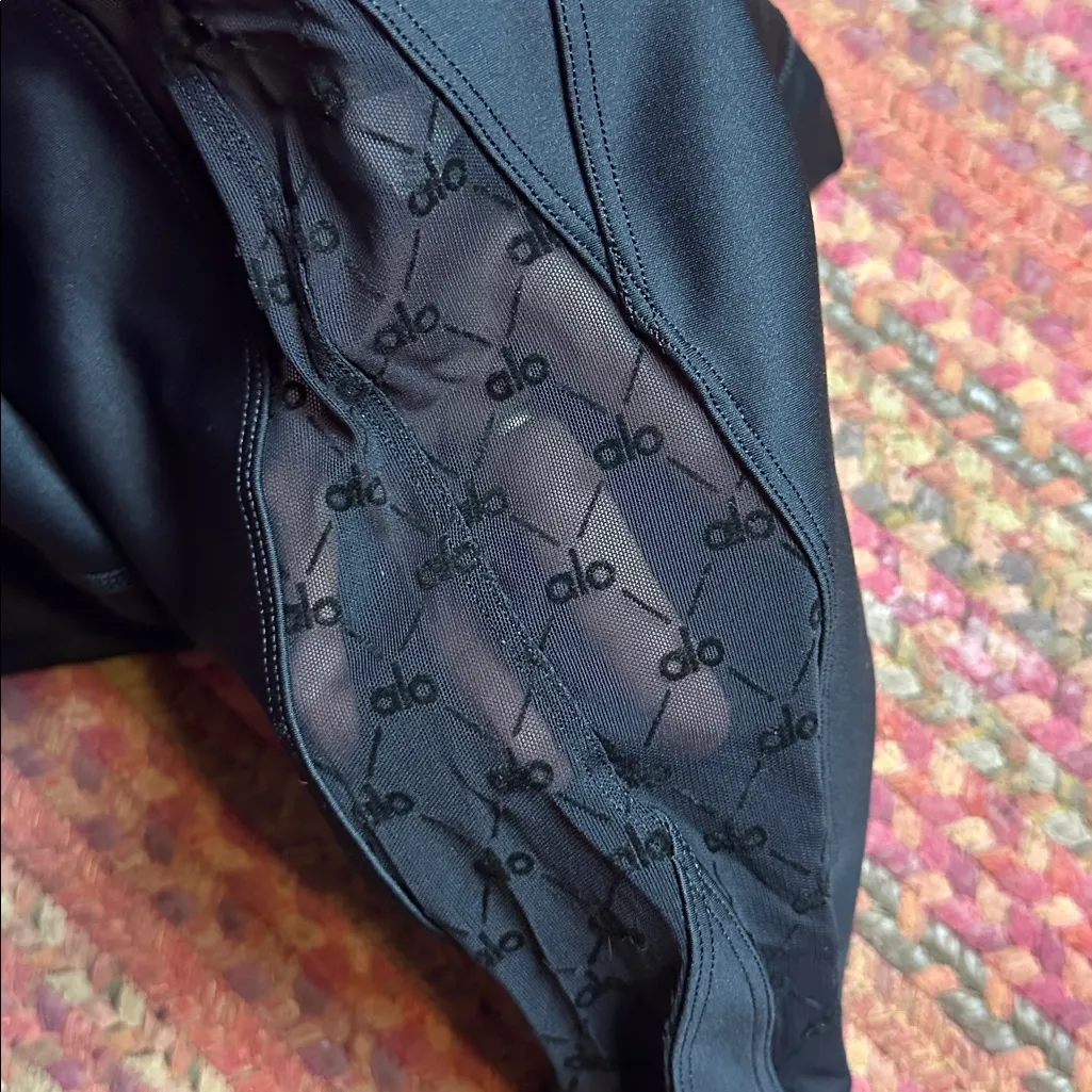 NWOT ALO AIRLIFT CELESTE BLACK MESH CROP LEGGINGS - Image 7