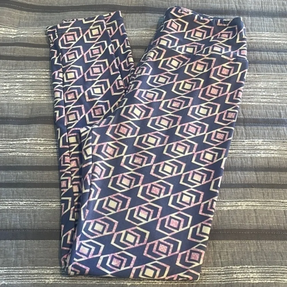 Lularoe Lavender Pink Leggings  Size OS EUC #7985 - Image 2