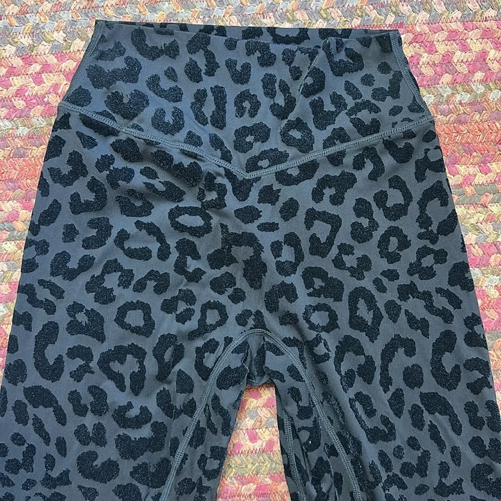 BALANCE BLACK VELVET CHEETAH ATHLETIC LEGGINGS - Image 4