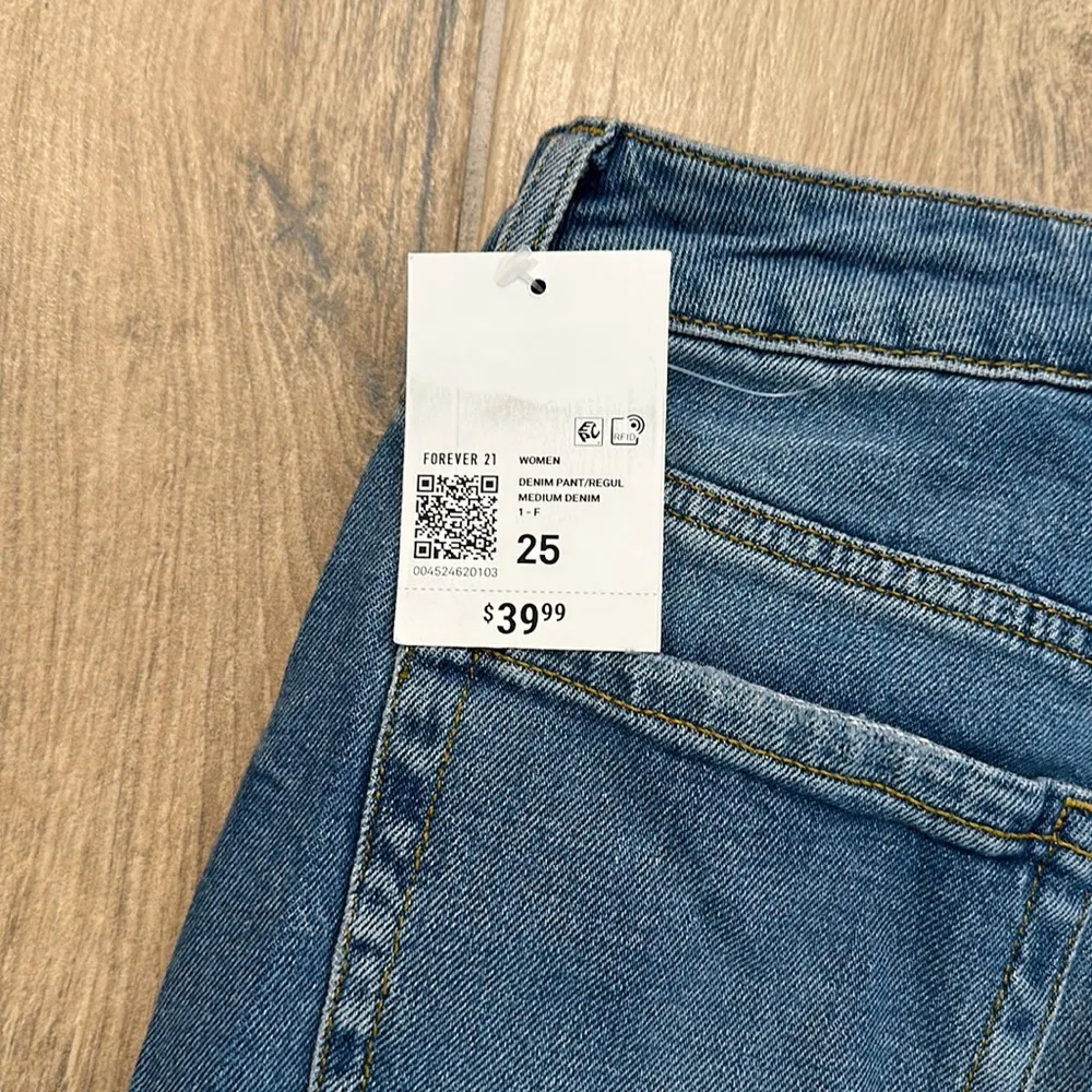 NEVER BEEN WORN - Forever 21 jeans - Image 8