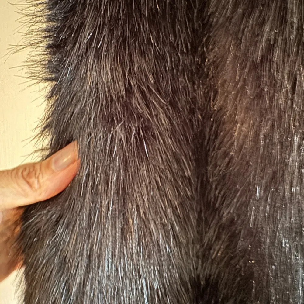 Women's BANANA REPUBLIC VEST Size S BLACK FAUX FUR FRONT POCKETS - Image 3