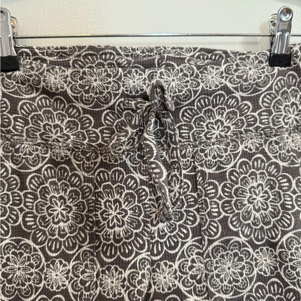 Aerie High Waist Jogger Abstract Floral Gray White Pajamas Size Medium NWOT - Image 7