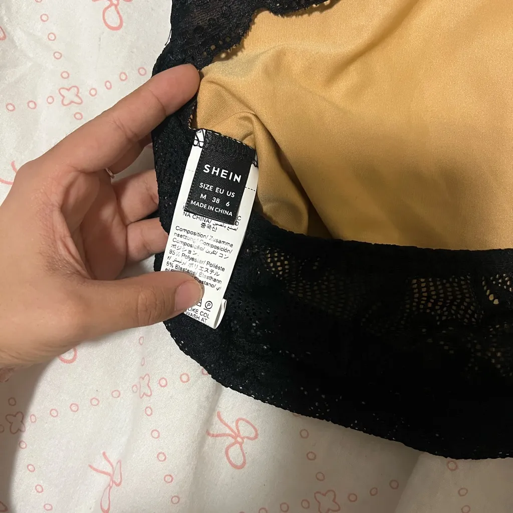 Size medium going out tops bundle - Image 9