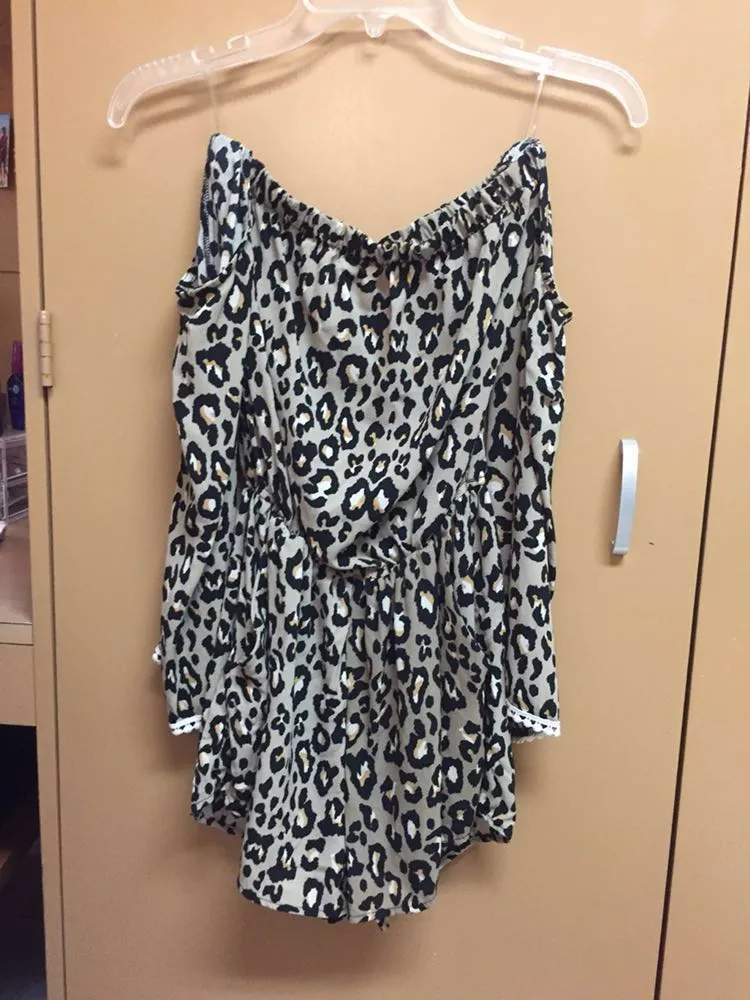 Off The Shoulder Cheetah Romper - Image 4