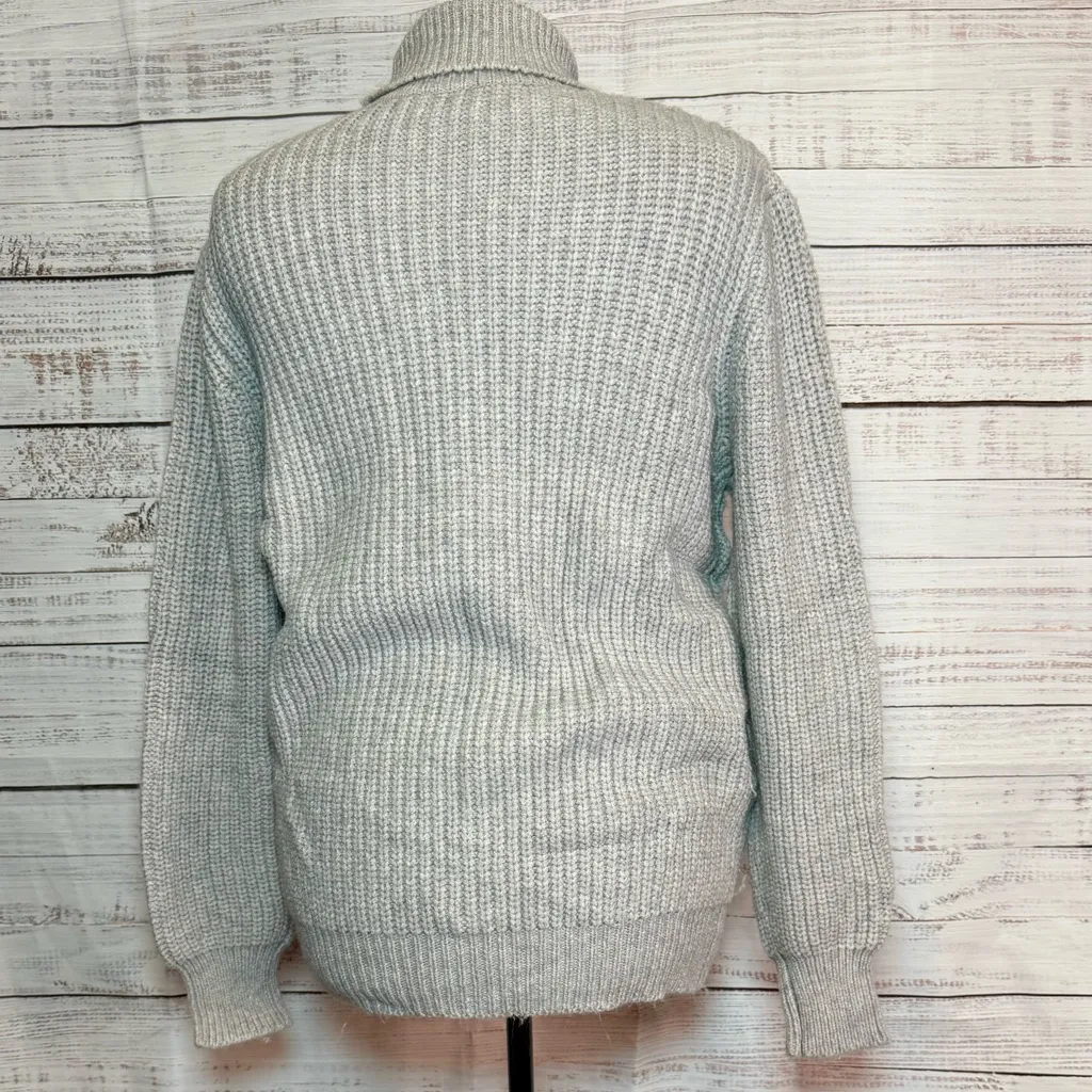 Elegant Cable Knit Turtleneck Sweater - Light Gray - Image 3