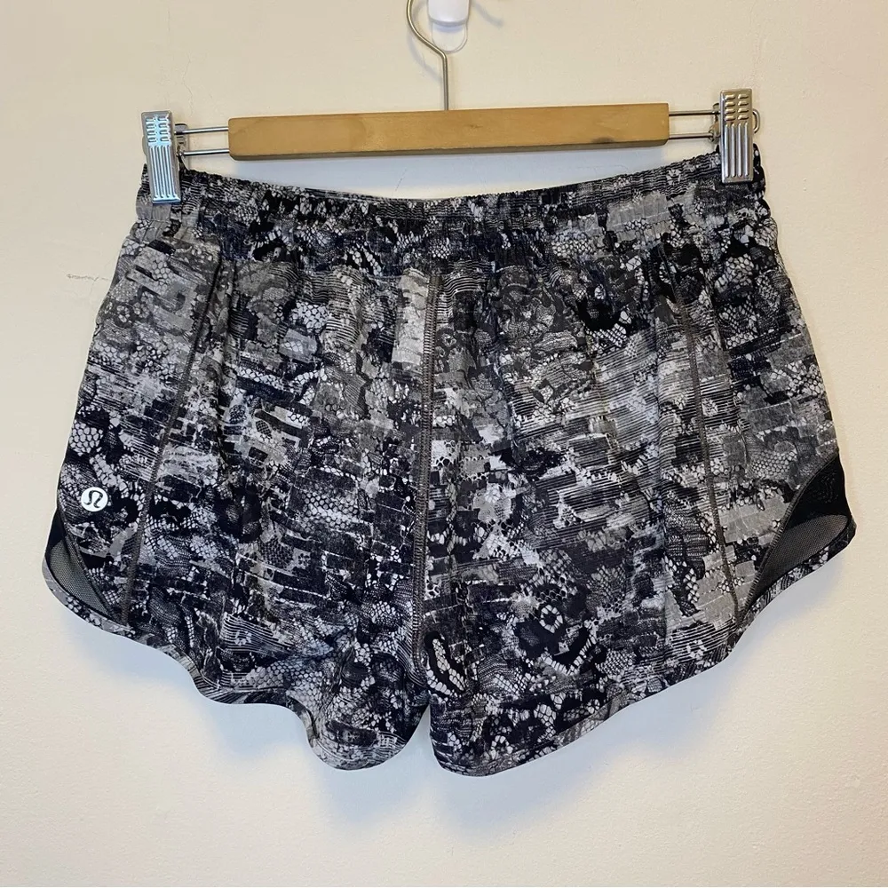LULULEMON Hotty Hot Low Rise Active Short II 2.5” Lined Lace Starlight Black 8 - Image 14
