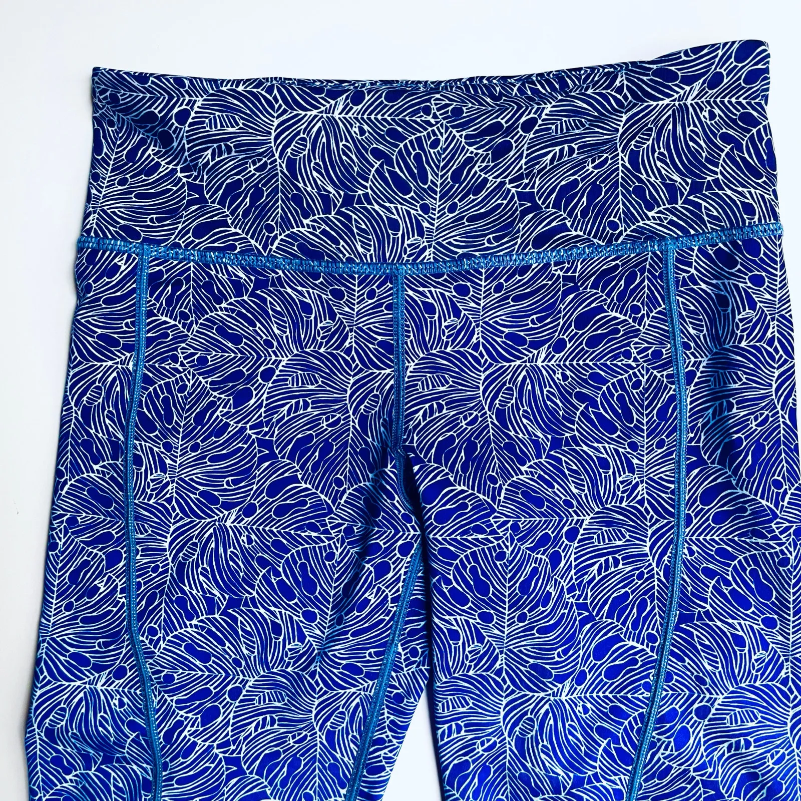 Vineyard Vines Performance Leggings Blue Ombre Leaf Print Size Small - Image 2