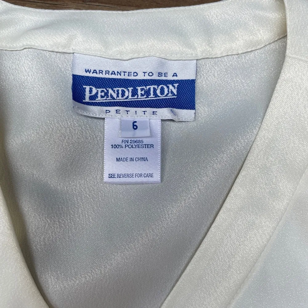 Vintage Pendleton Ivory Satin Strip V-Neck Button Up Blouse Top Polyester Sz 6P - Image 8