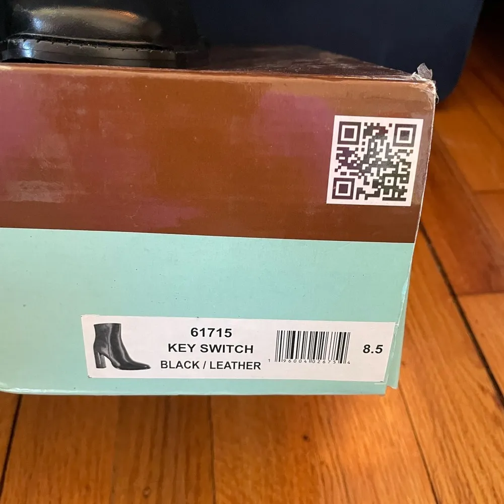Diba True  Key Switch Bootie black leather size 8.5 NEW IN BOX - Image 8