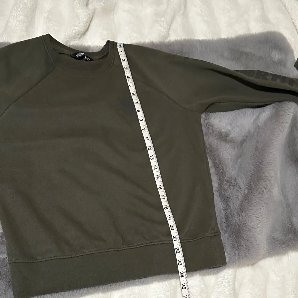 The North Face Women’s Medium Forest Green Crewneck Sweater - Image 6