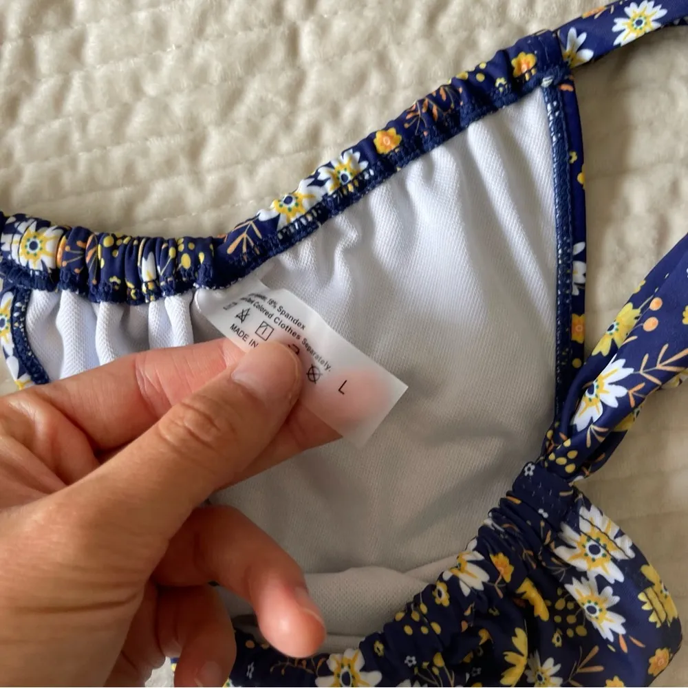 Dark navy floral bikini Size L - Image 5