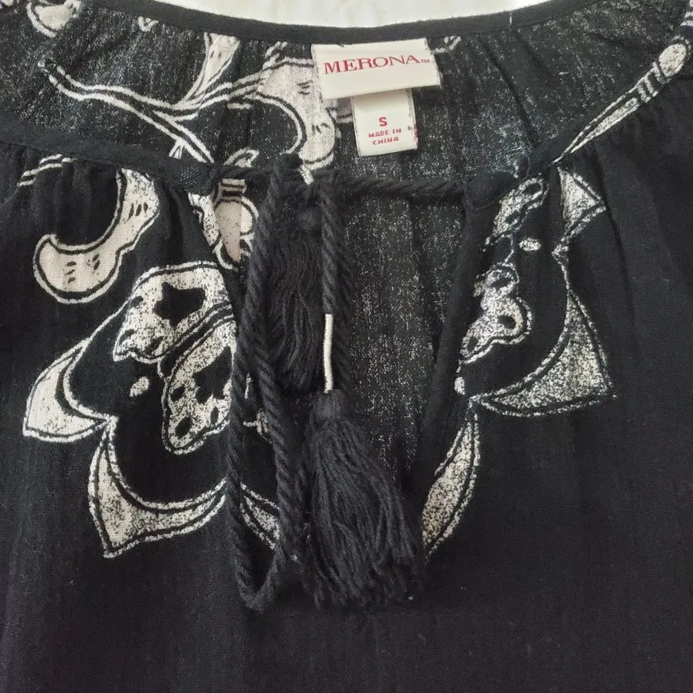 𝅺Black with white Mandela flowers print Merona Small(S) tunicTop - Image 3