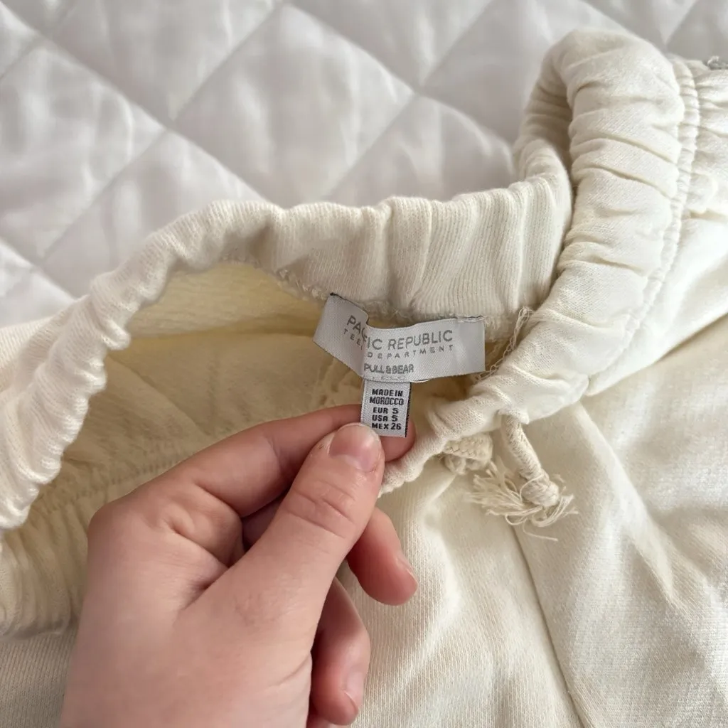 Pacific Republic Pull & Bear Womens Size Small Off White NYC Red Sweat Shorts - Image 4