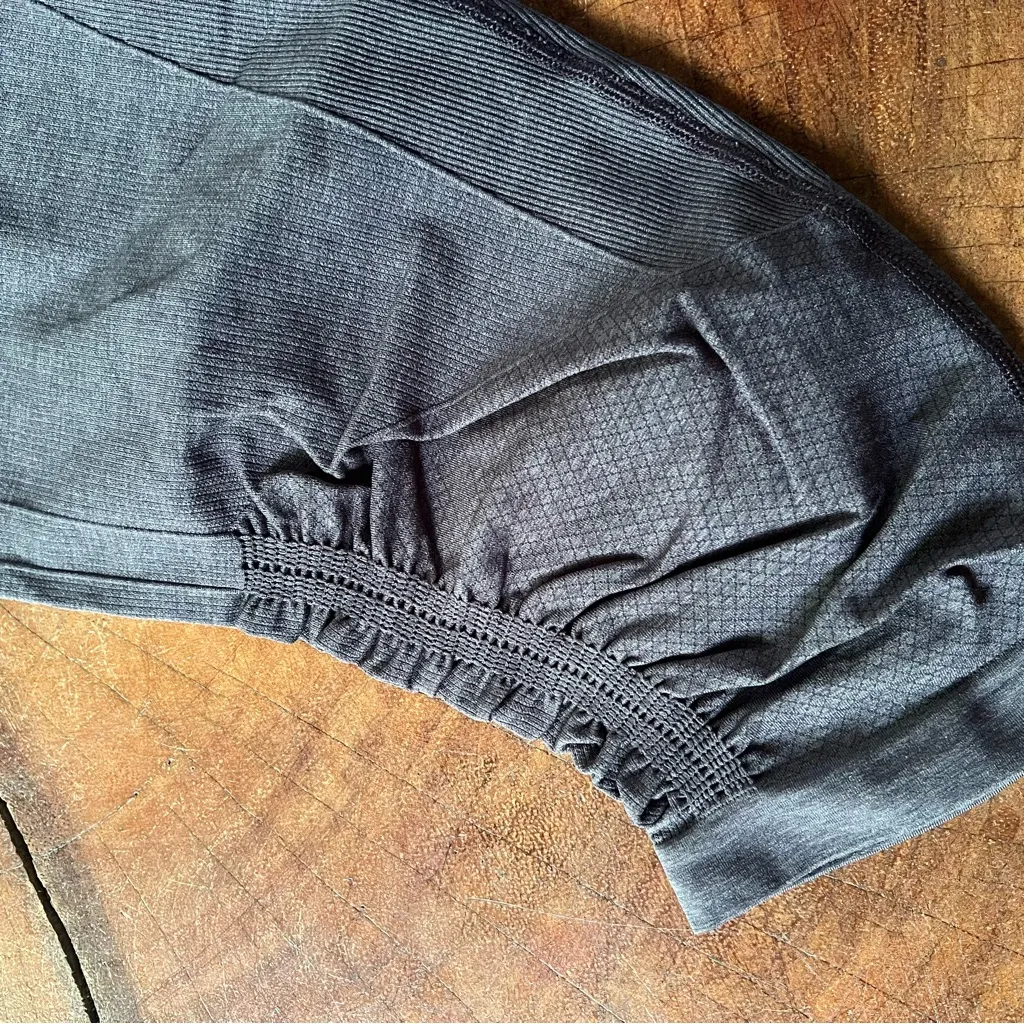 Lululemon Athletica In The Flow Crop II Grey Heathered Soot Light Leggings sz 10 - Image 4