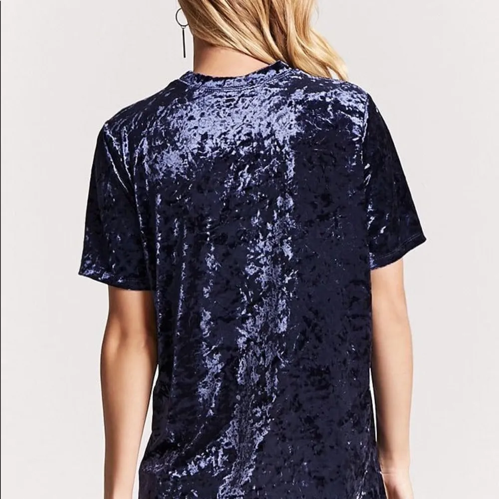 Forever 21 Def Leppard Pyromania velvet short sleeve band t-shirt, size S - Image 2