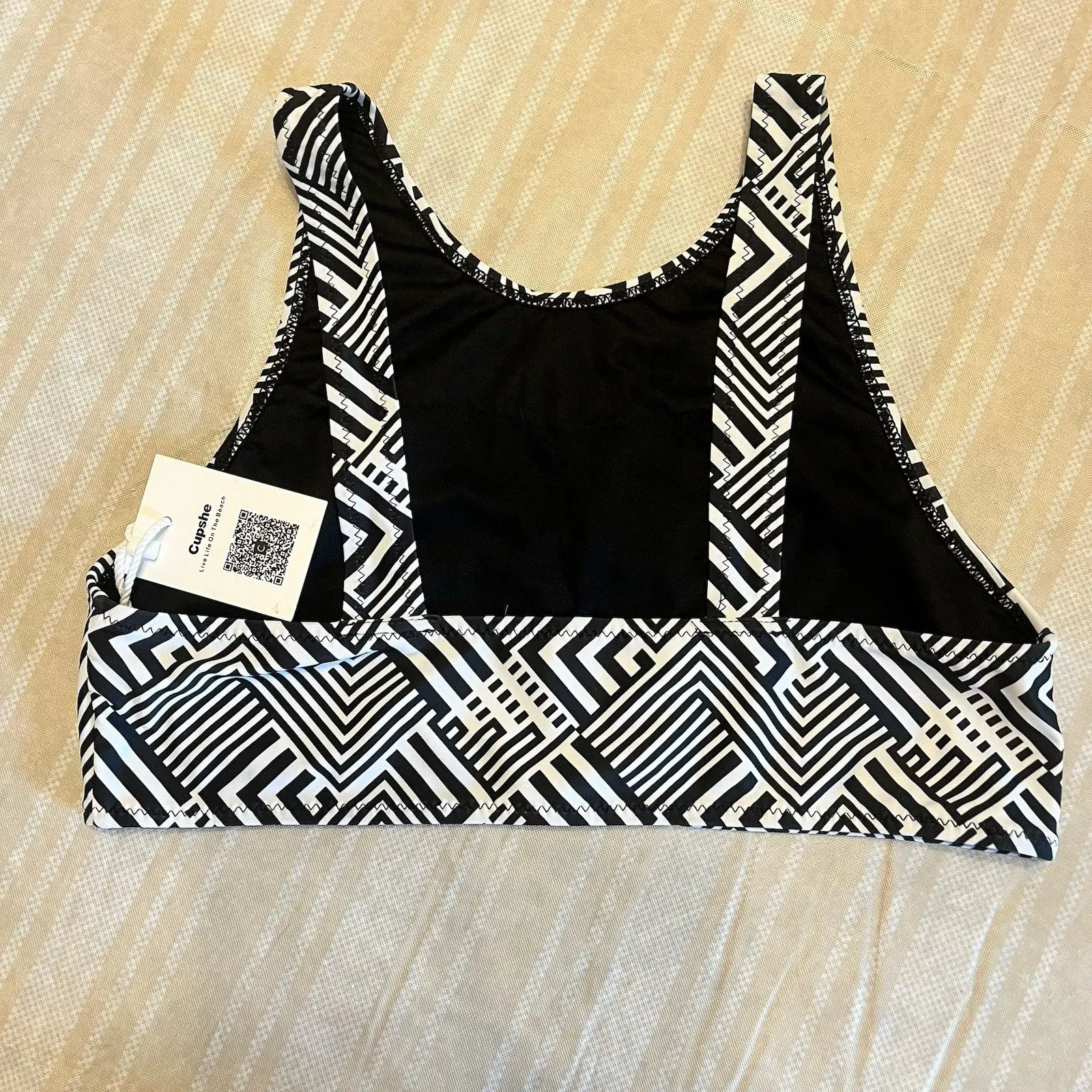 NWT Cupshe swim top size Medium Black White Geometric - Image 2