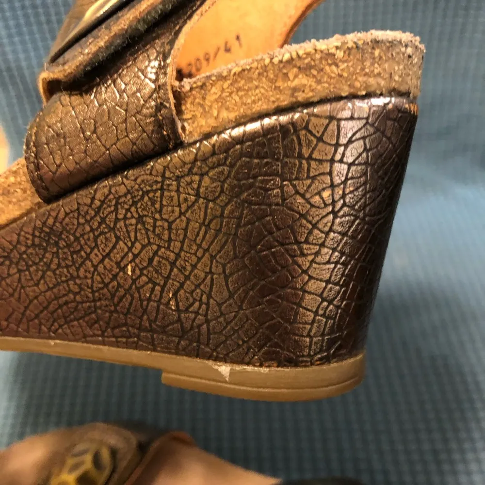 Taos Carousel Sandals Women's 10 Metallic Leather Snake Print Wedge Heels Gold - Image 7