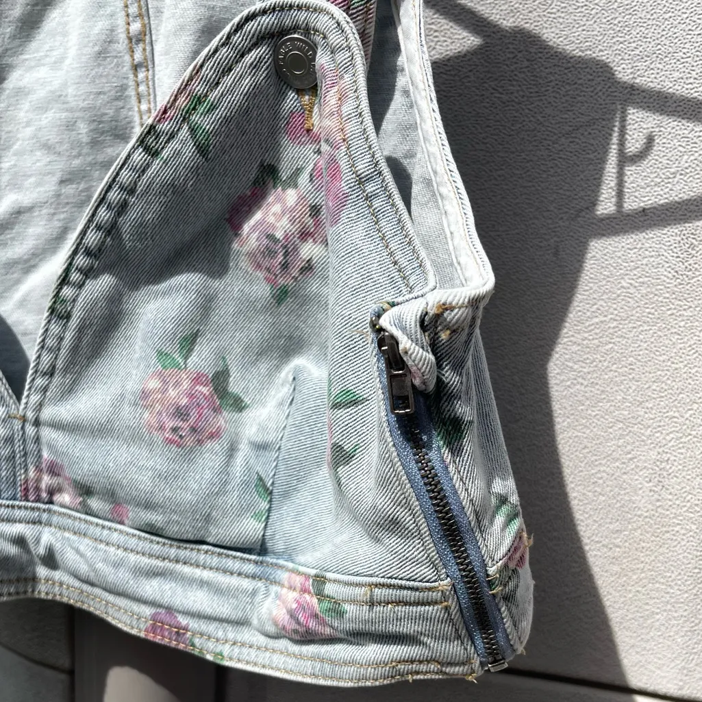 Wild Fable Denim Vest Tank Cropped Light Wash Floral Print Women's Sz M - Image 7