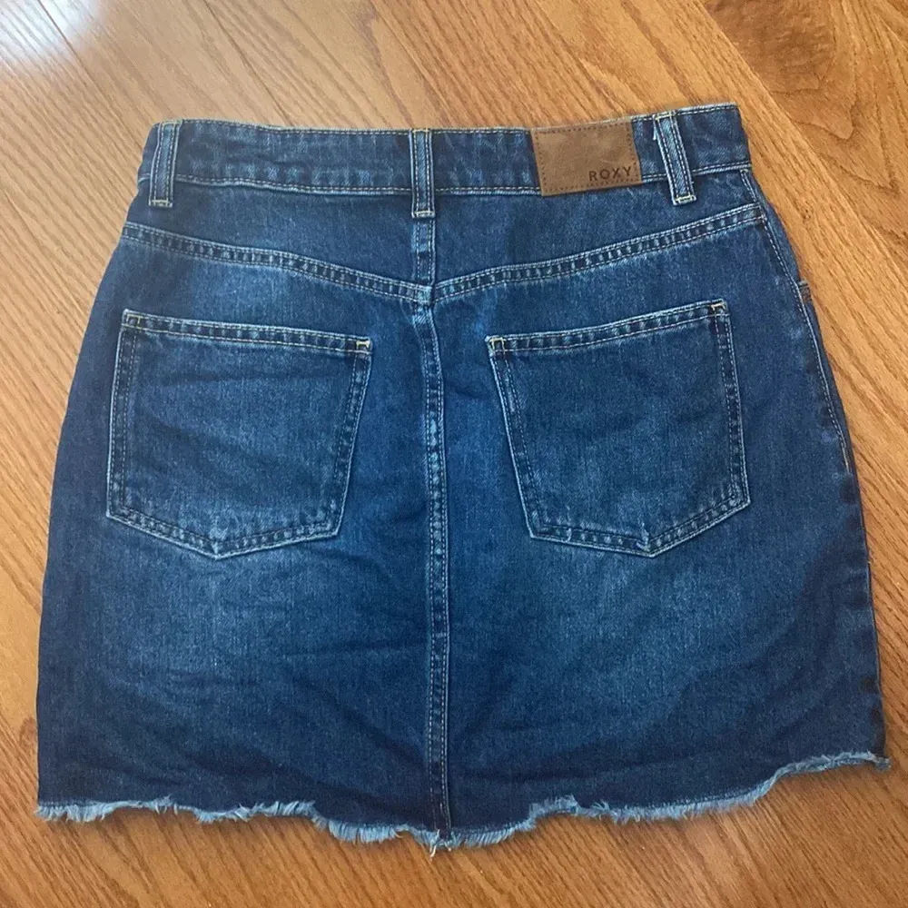 Roxy Blue Jean Denim Mini Skirt Size Small - Image 4
