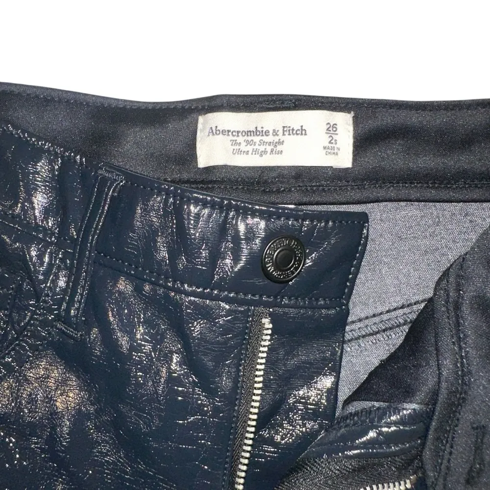NWT Abercrombie & Fitch The 90s Ultra High Rise Vegan Leather Navy Pants 26/2S - Image 3