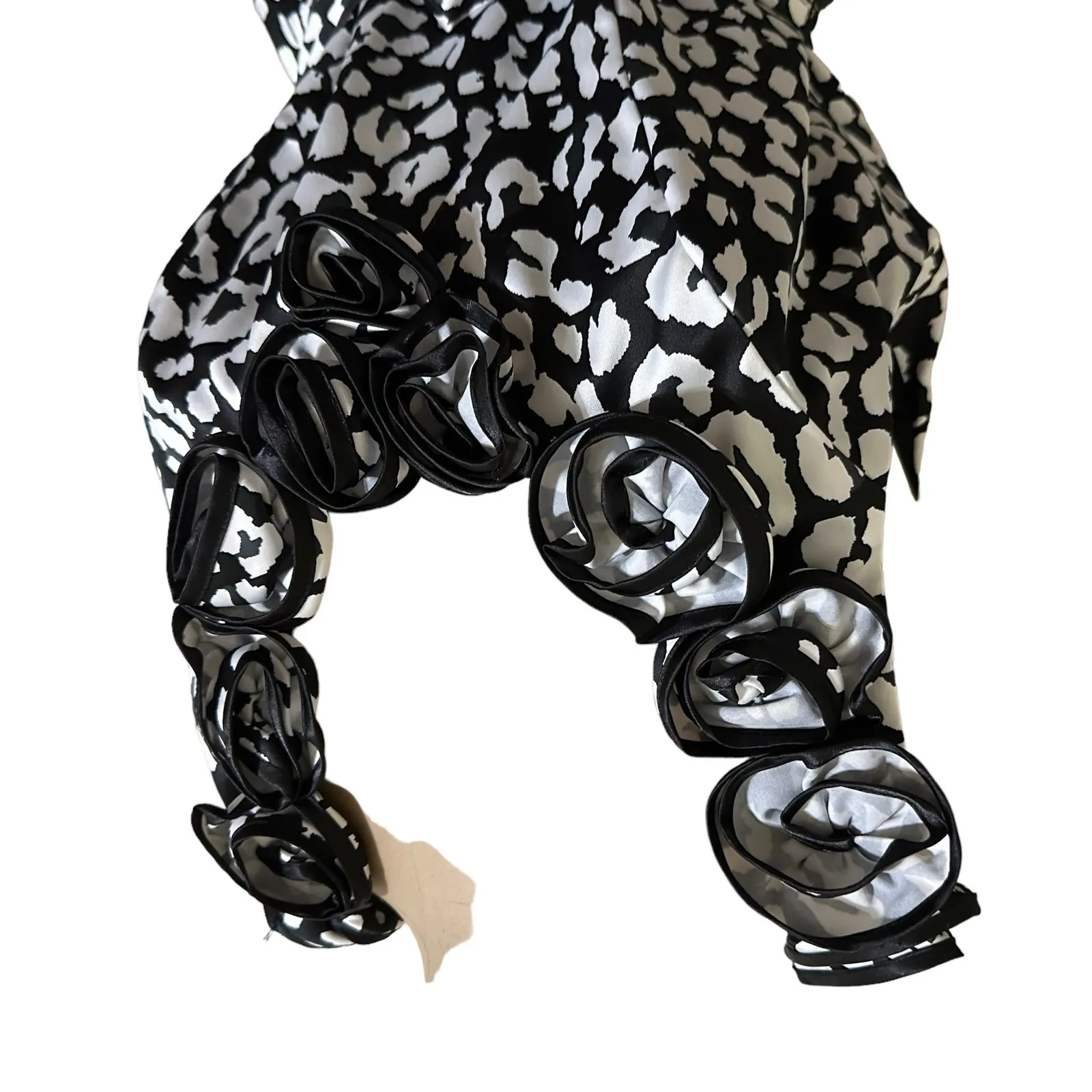 Jackie Jon size 10 Blouse Black & White Satin Rosette Neckline Sleeveless Belted - Image 4