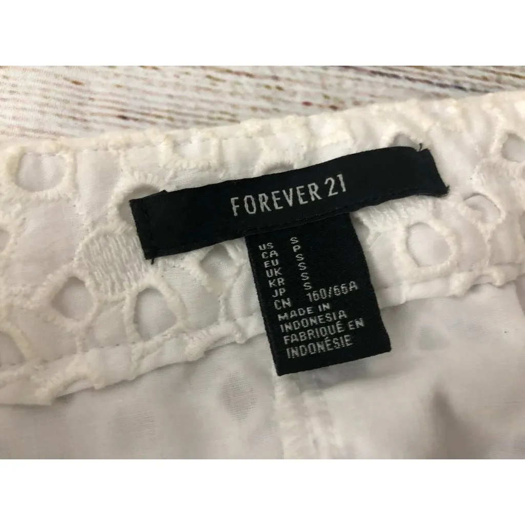 Forever 21 Short Shorts White Small Eyelet Polka Dot Flat Front‎ Pattern Womans - Image 4