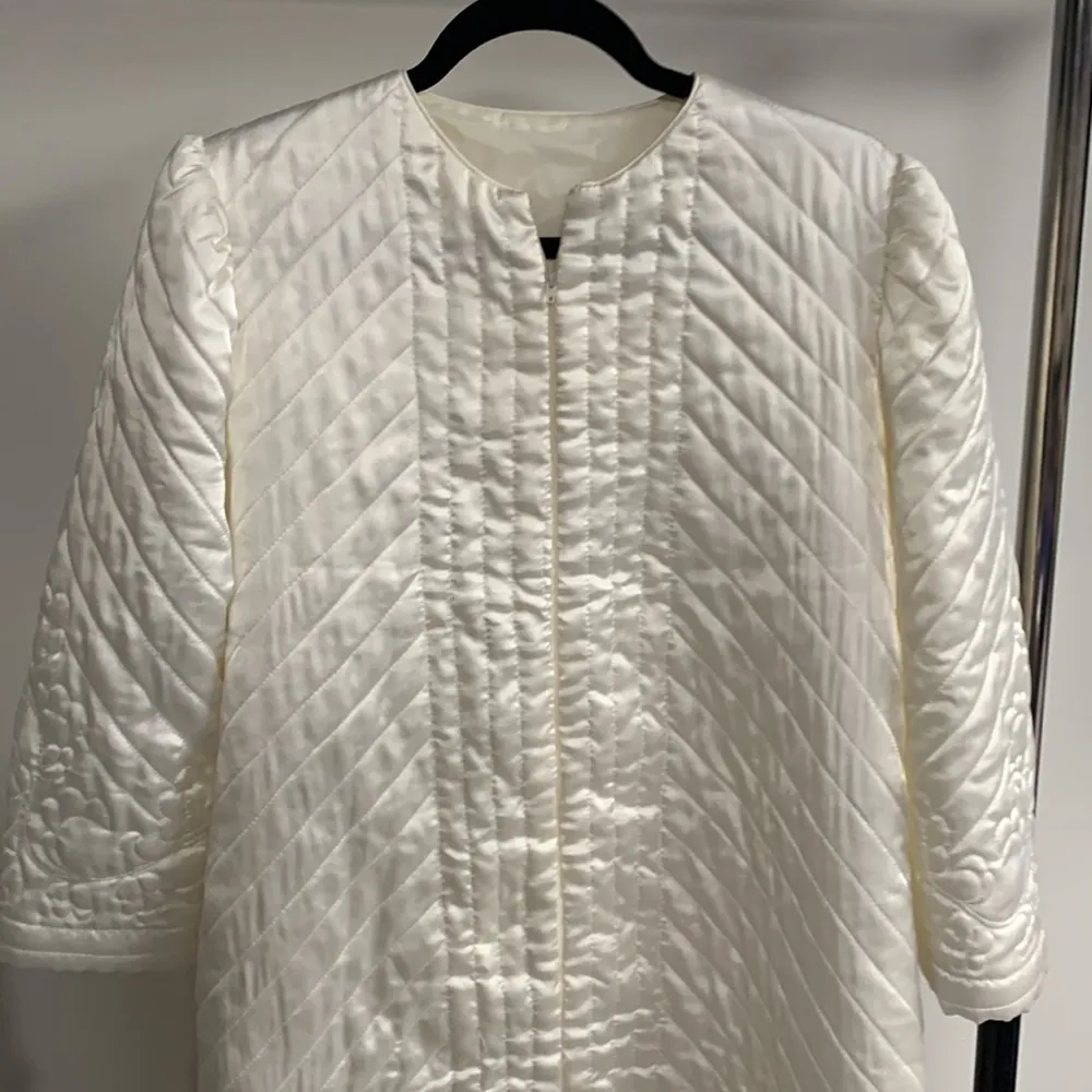Vintage Quilted Robe/House Coat Jacket Size M White Size M - Image 2