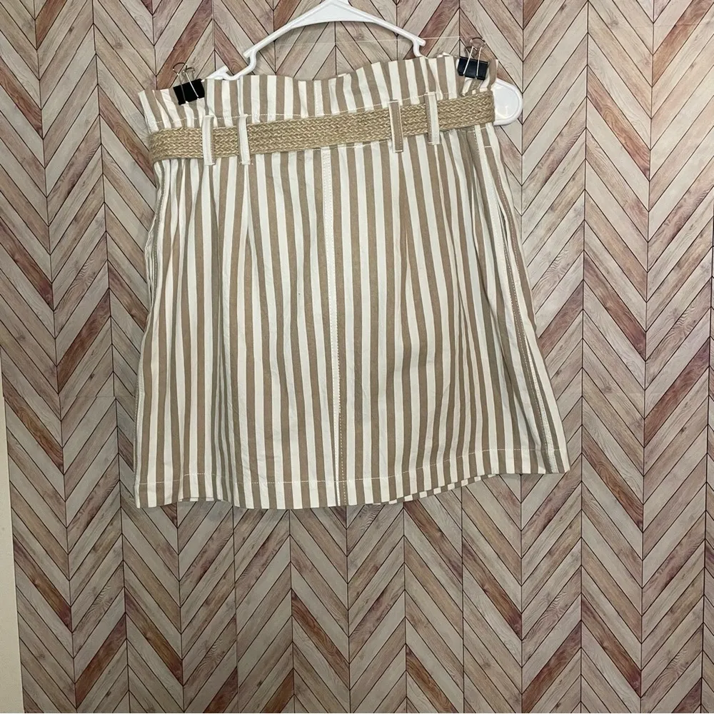 NWT Blu Pepper Paperbag Waist Tan White Stripes With Belt Skirt Women’s Medium‎ - Image 7