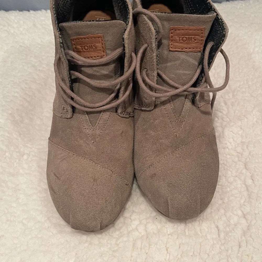 Toms Boots Womens 7 Wedge Heels Ankle Booties 300512 Beige Leather Lace Up - Image 3