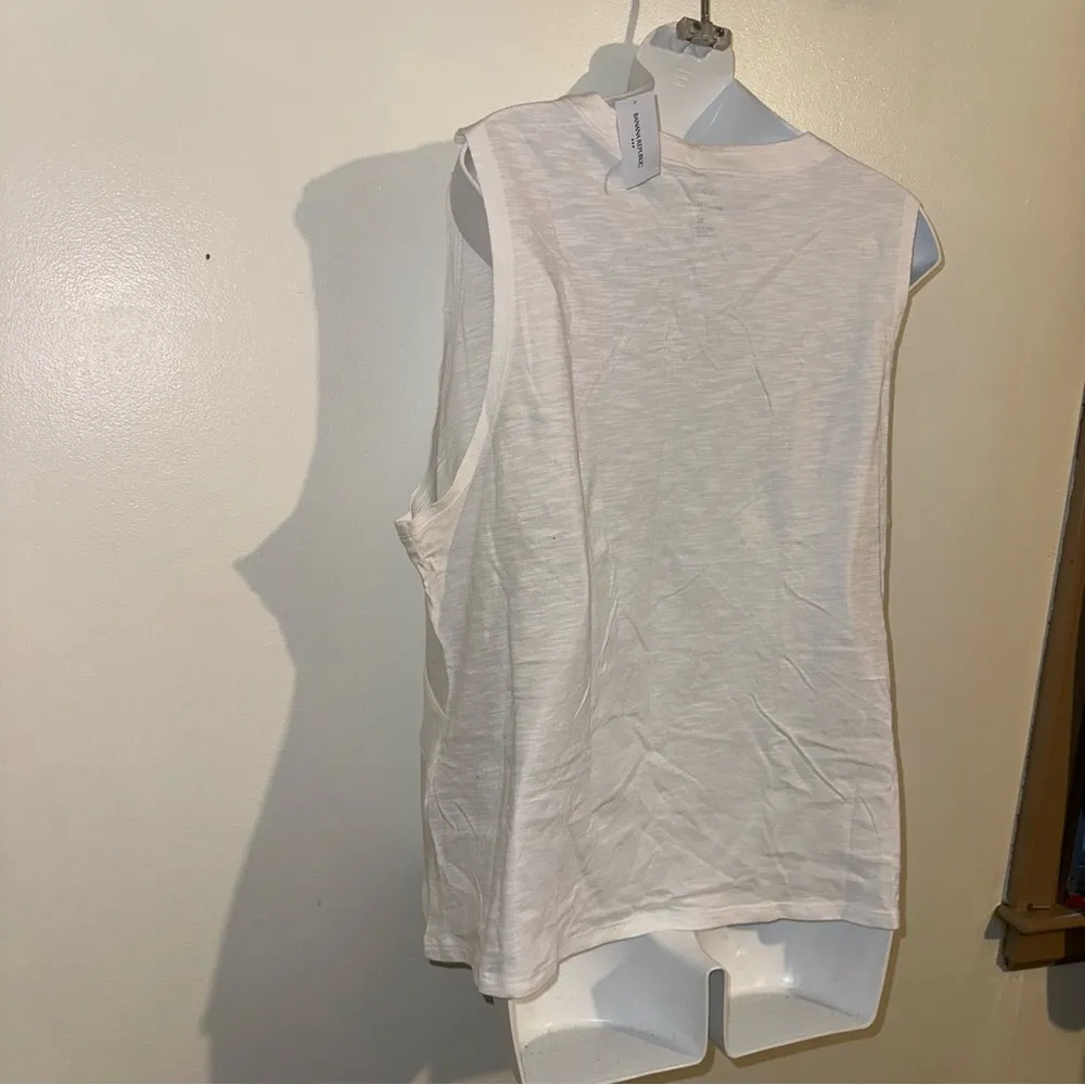 Banana Republic Short sleeve v neck cotton blend t-shirt in white size X-large - Image 14