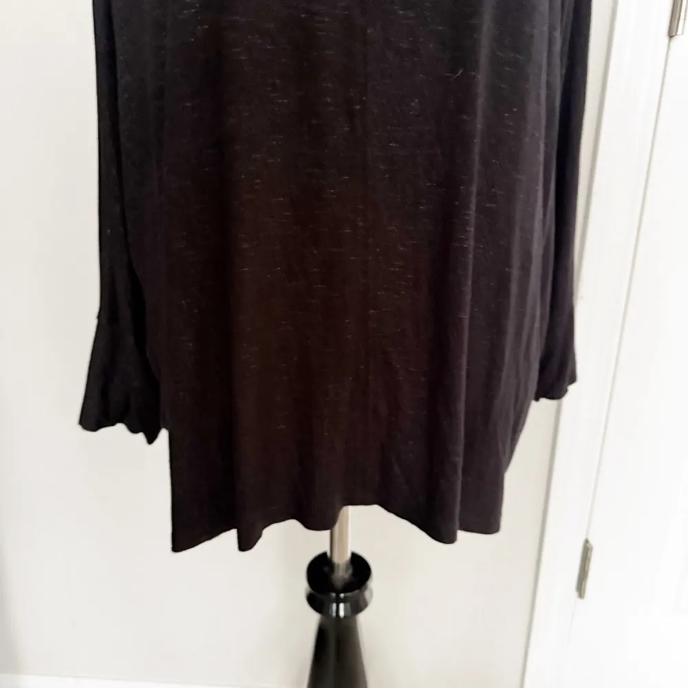 White House Black Market Top size Large - Image 3