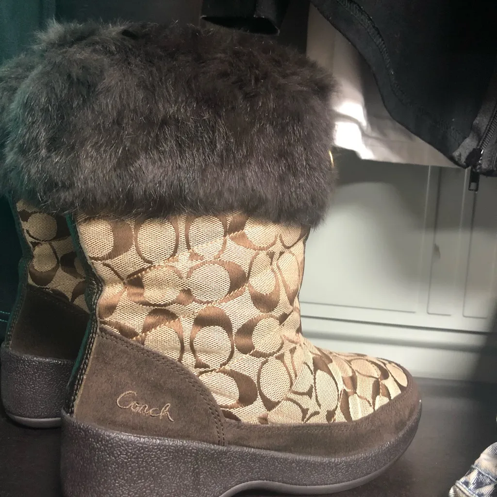 🎉🌹✨🌹✨coach women’s fur winter boots 👢 🎉✨🌹🎉 - Image 3