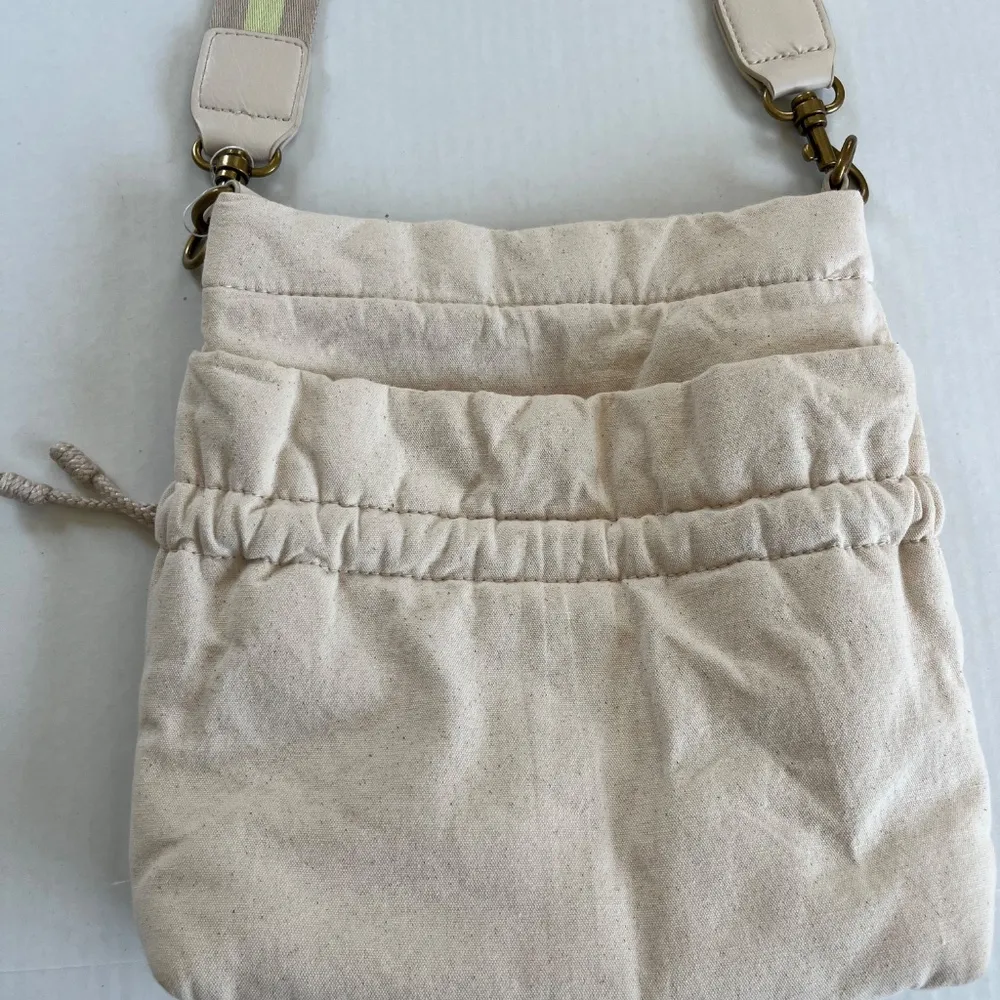 New Universal Thread Canvas Crossbody Bag Adjustable Straps Casual Pockets Med. - Image 3