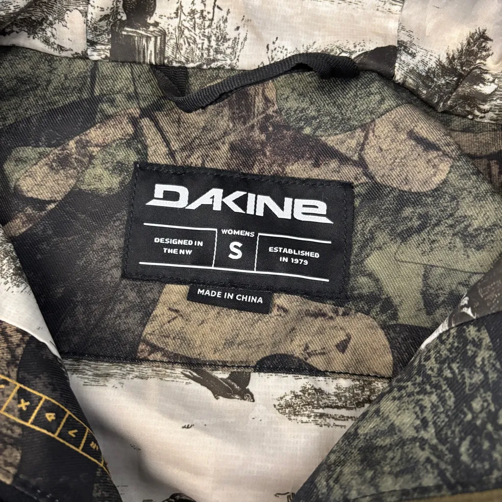 Dakine  Canyon II Camouflage Ski Snowboard Jacket Women’s - Image 3