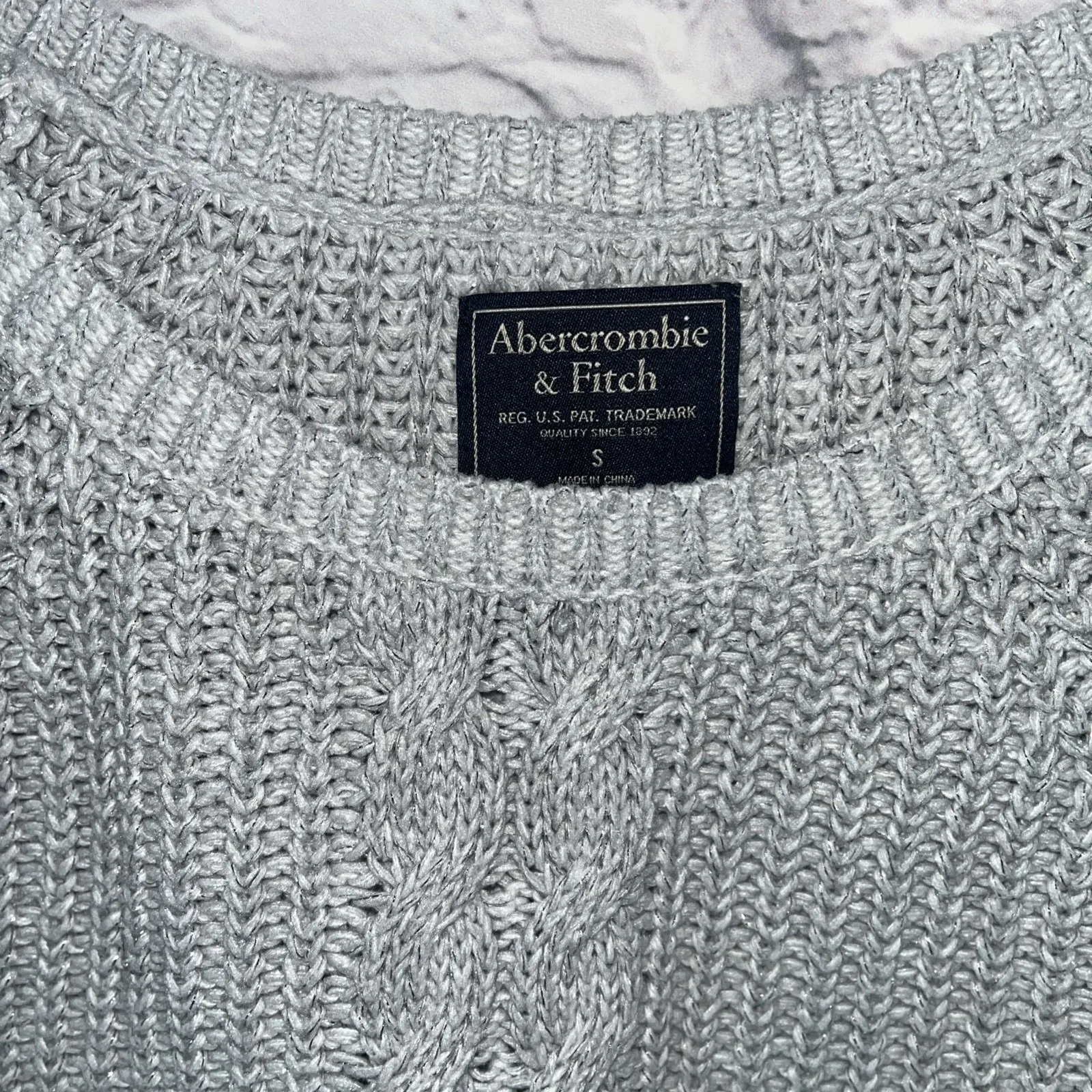 Abercrombie & Fitch Women's Silver Sparkle Holiday Cableknit Sweater Size Small - Image 4