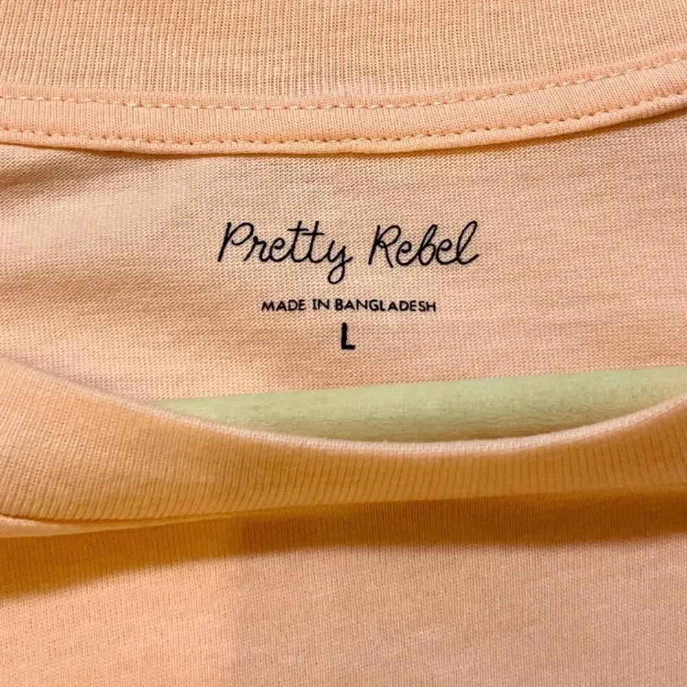 NWT ‘Kindness is Magic’ Graphic Crop Tee - Image 2