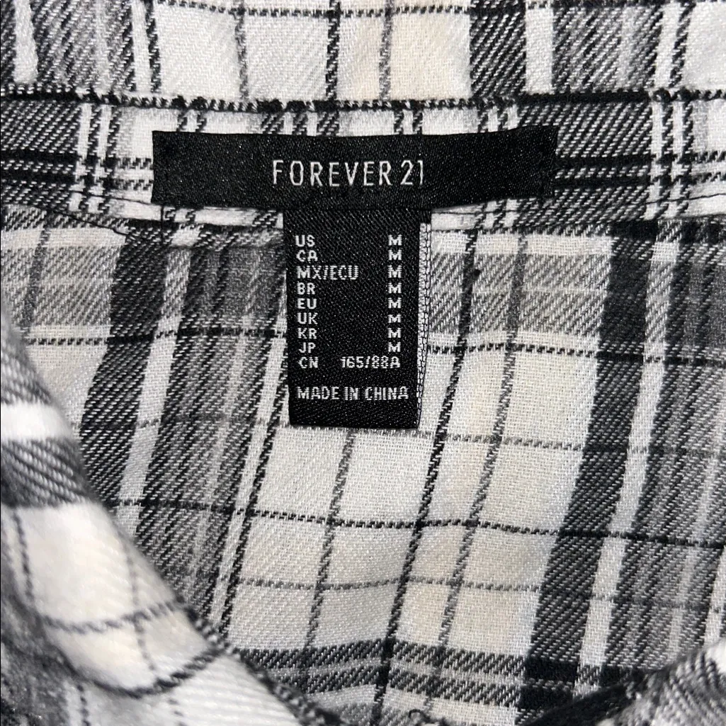 Forever 21 Multi Patchwork Plaid Cropped Flannel Shirt Black White Size M - Image 9