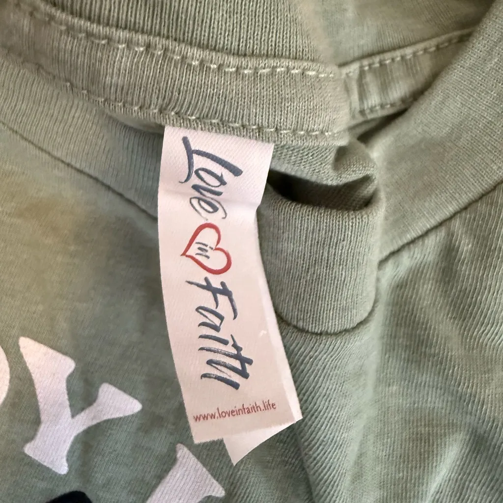 Love In Faith Enjoy Life Puppy Tee Green Large NWT IN PACKAGE - Image 6