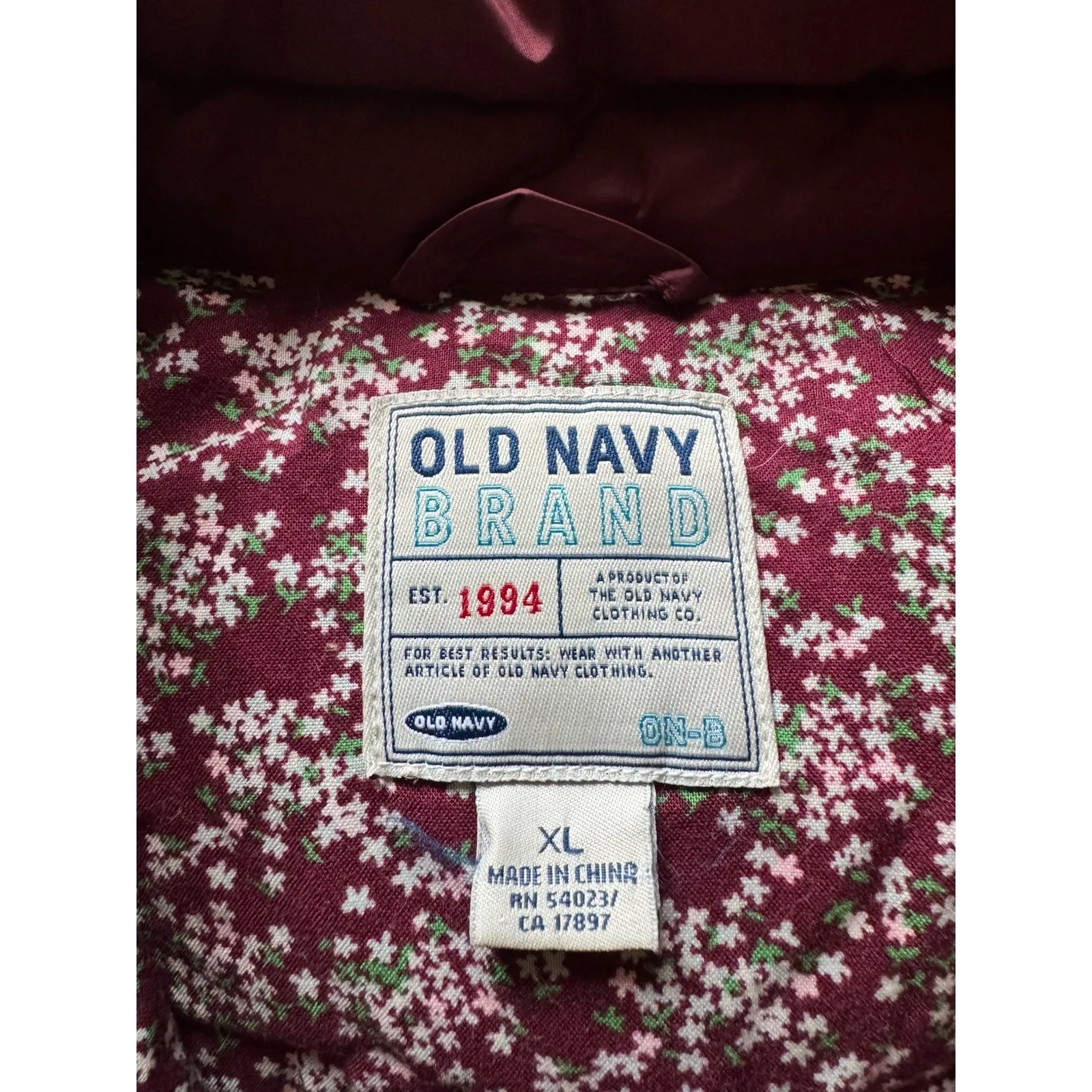 Old Navy Women Puffer Vest Size XL Northeast Vermont Snap Buttons Zip Pockets - Image 3