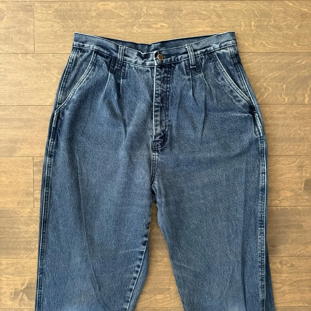 Vintage 90’s Bill Blass Hi-Waist Tapered Dark Wash Mom Jeans - Image 2